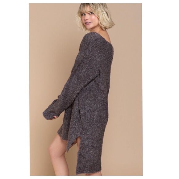 Copy - Wool Blend V-Neck  relaxed Fit High Low Sweater in Violet Wood - Picture 4 of 8